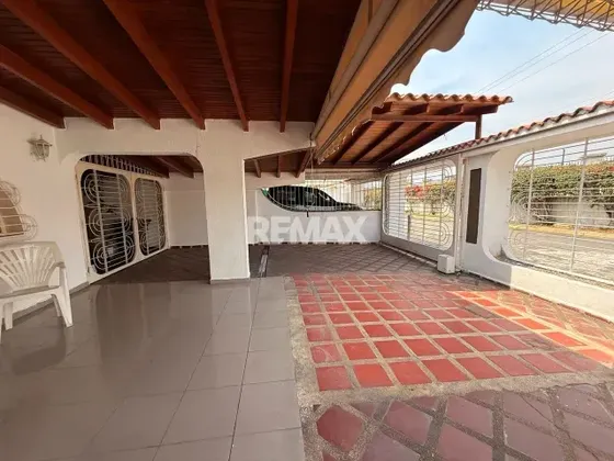 Espectacular Casa En La Urbanizacion Don Juan