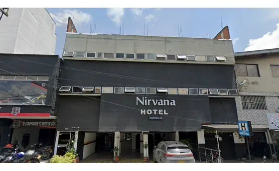 Venta De Lote Tipo Hotel En Avenida 33, Conquistarores
