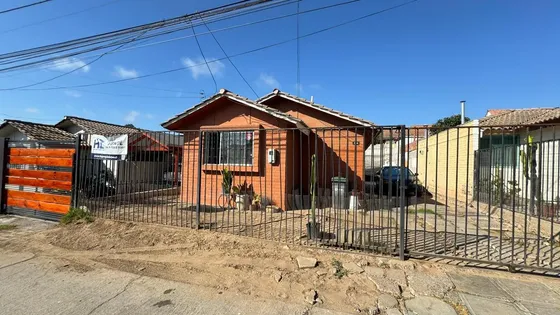 Casa Familiar En Barrio Con Alto Potencial De Crecimiento