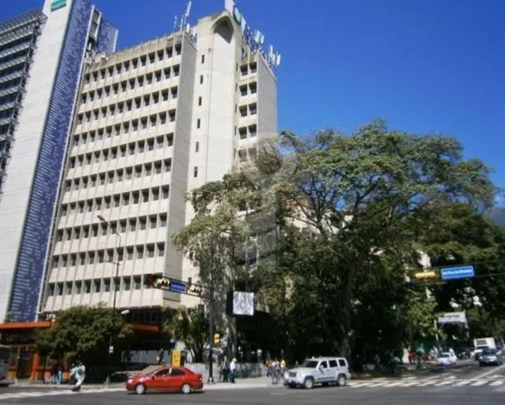 Se Alquila Oficina En Altamira, Esquina Plaza Francia, Edif. Seguros Adriática.