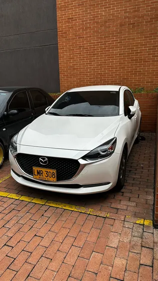 Mazda 2 1.5 Grand Touring Lx Sedan