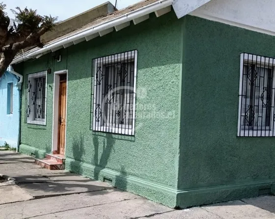 De 2 Pisos, 4 Dormitorios En Población Ccu Limache