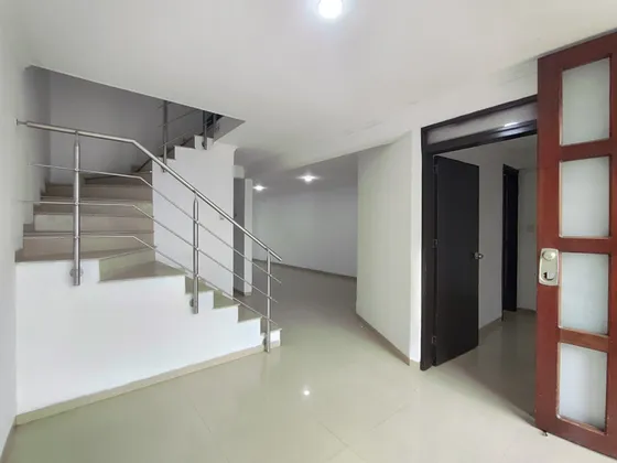 Casa En Arriendo En Avenida Del Rio. Cod A30580