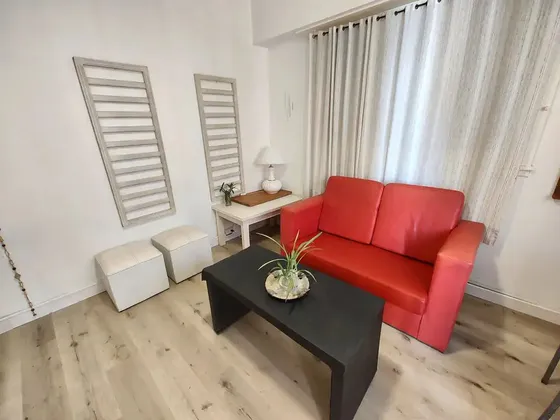  Alquiler Temporario. Olivos. Dueño. Ph 2 Ambientes. Hombre Solo Mayor 30 Años. Planta Baja. Muy Luminoso.