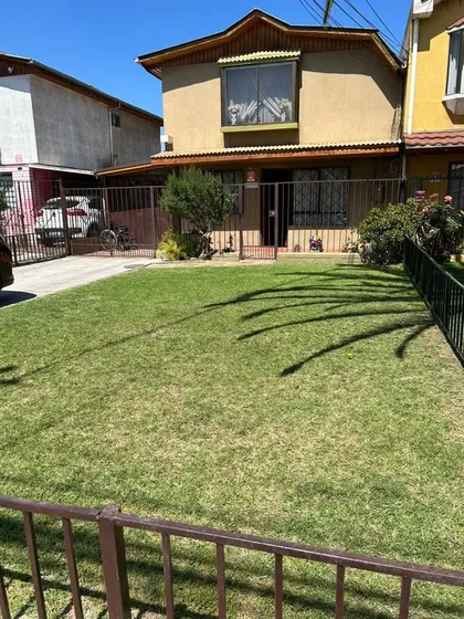 Casa En Venta De 4 Dorm. En Maipú Abrazo Maipu