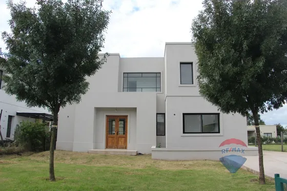 Venta Casa Barrio Santo Tomas Pilar 4 Amb