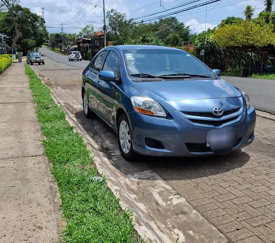 Toyota Yaris Sedán Japonés