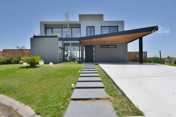 Casa Venta Barrio San Sebastián - Area 7 - 3 Dormitorios - #id 1703