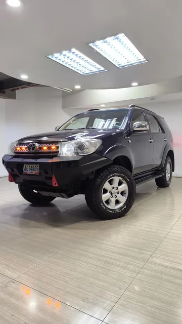 Toyota Fortuner .