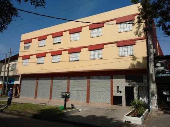 Bajamos El Precio! Liquido Departamento 2 Amb. Interno Como Nuevo En P.b. Con Patio. Tomo Vehículo