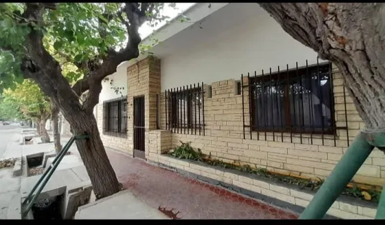 Casa En Venta - 3 Dormitorios 1 Baño - 250mts2 - Guaymallén