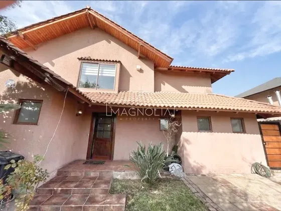 Hermosa Casa En Venta De 6 Dorm. En Peñalolén