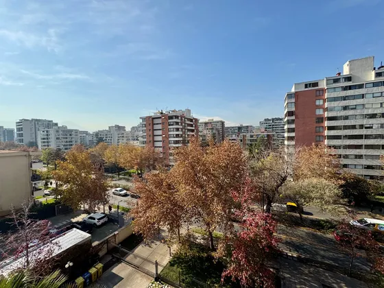 Departamento Pocuro Con Los Leones / Vista Despejada.