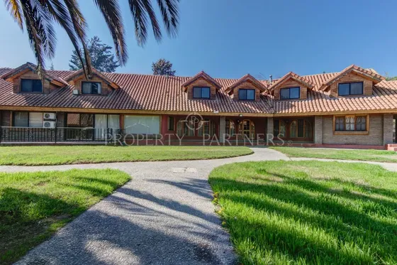 Estupenda Casa Estilo Chilena Ubicada En Excelente...