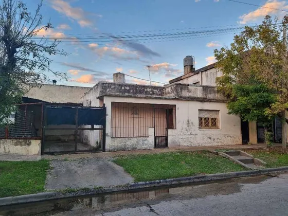 Casa 4 Ambientes Con Local