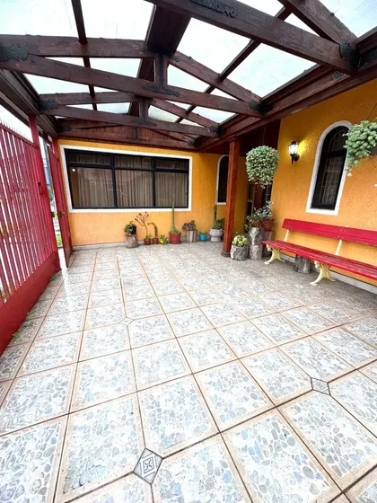 Amplia Casa Esquina 5 Dormitorios 3 Baños