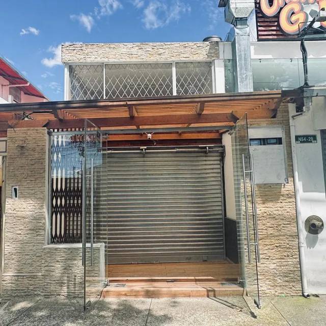 Local Comercial En Av. Real Audienica De Dos Pisos