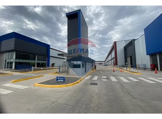 Parque De Bodegas Desde 2000 M2 En Maipú