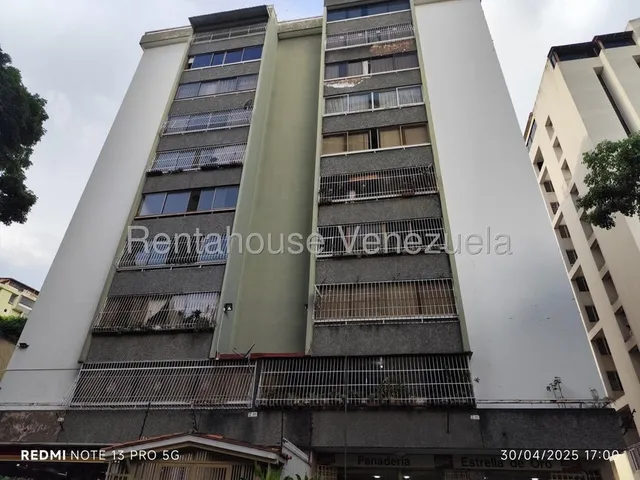 Apartamento La Urbina 25-21663 R.e