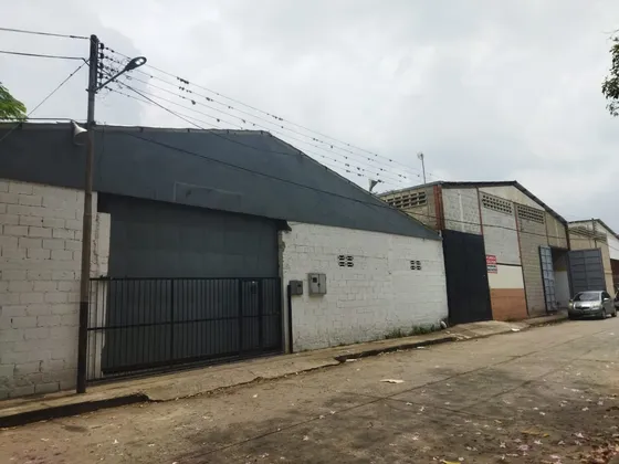 Galpon En Alquiler En La Avenida Bolivar Norte (al)