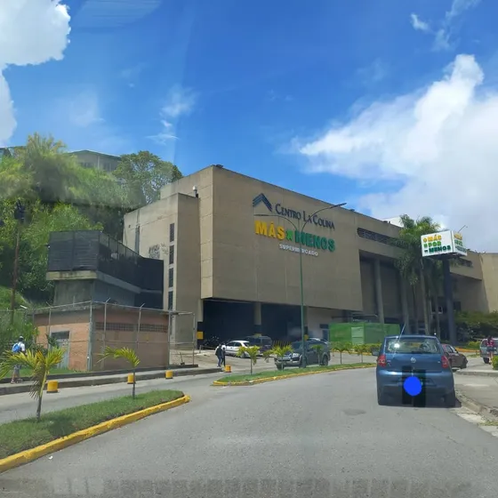 Venta De Oficina En C. C. La Colina, Urb. Los Salias, Km 12, Carretera Panamericana