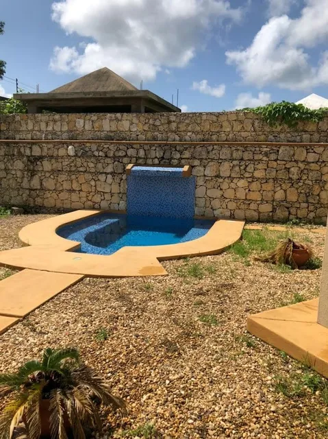 Se Vende Villa En Tucacas Con Piscina Tipo Jacuzzi, Complejo Vacacional Cerrado, Falcón