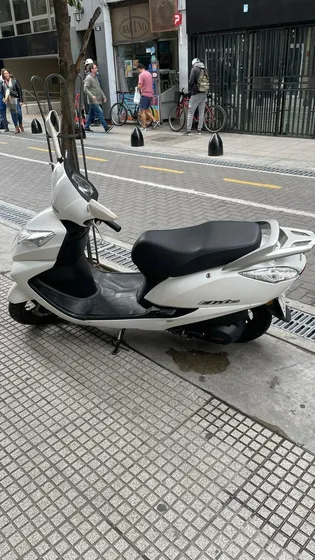 Honda Elite 125 Blanca Modelo 2017 Detalle