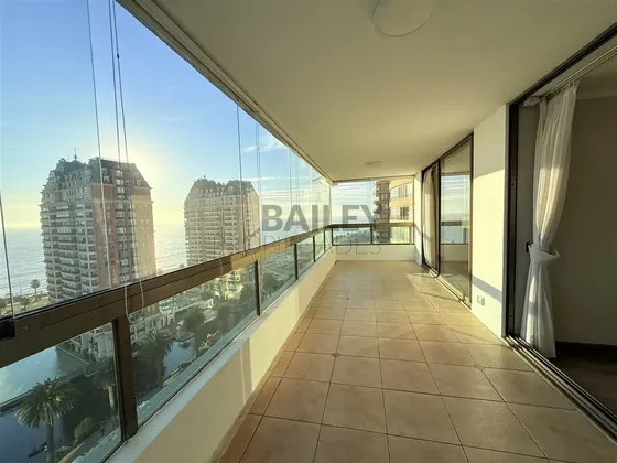 Departamento En Arriendo De 4 Dorm. En Sector Coraceros