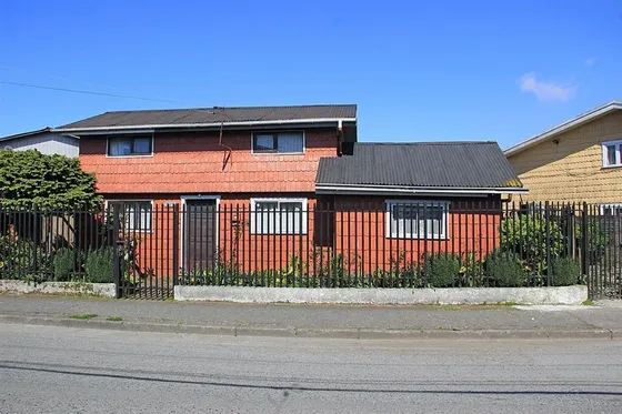 Casa En Venta De 3 Dorm. En Puerto Montt. Precio Conversable