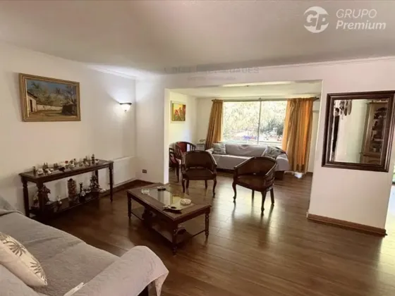 Hermosa Casa En Venta, 5d+4b+6estac., Santa Elena, C