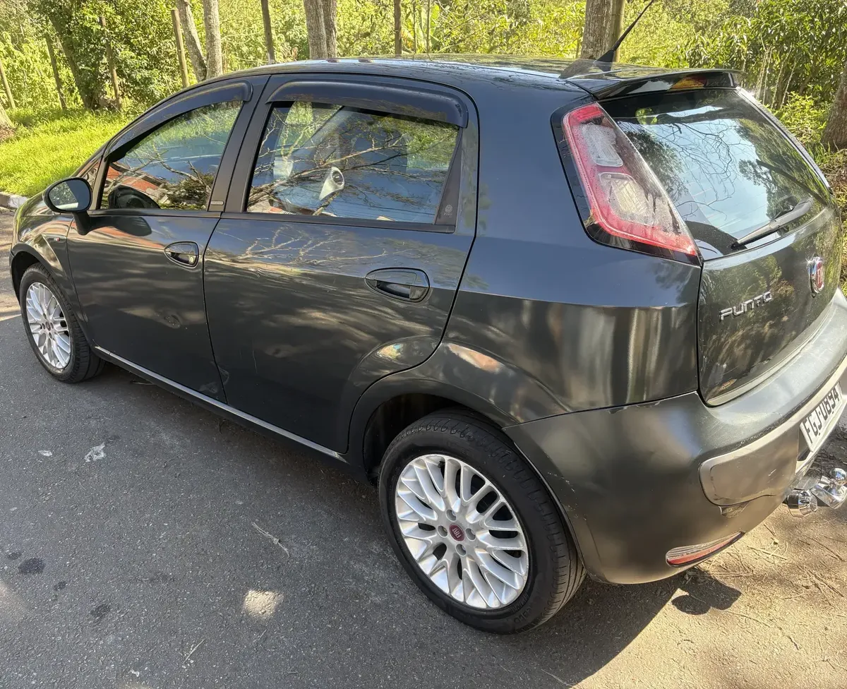 Fiat Punto 2013 1.6 16v Essence Flex Dualogic 5p