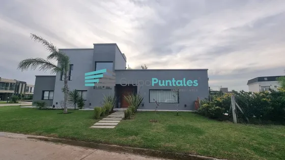 Hermosa Casa Con 5 Habitaciones En Barrio Lagos De Canning