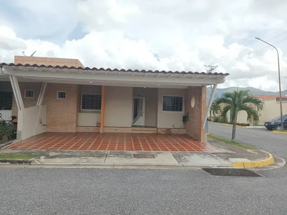 G29-11 Vende Casa En Villa Del Campo  San Diego