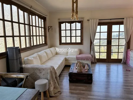 Casa En Venta De 2 Dorm. 1 Baño En Lo Barnechea