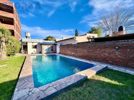 Casa En  Venta En Jose C Paz Con Pileta