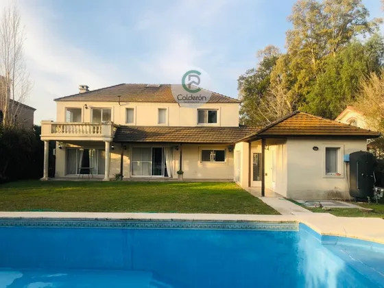 Casa  En Venta    Country Campos De Alvarez