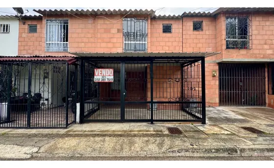 Casa De Dos Pisos En Venta - Barrio La Italia Palmira Valle Colombia