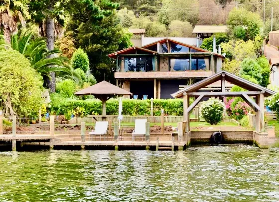 A Orilla De Lago!! Remodelada Y Hermosa!!