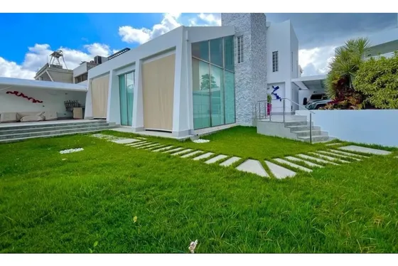Vendo Casa 386m2 Los Samanes 2081