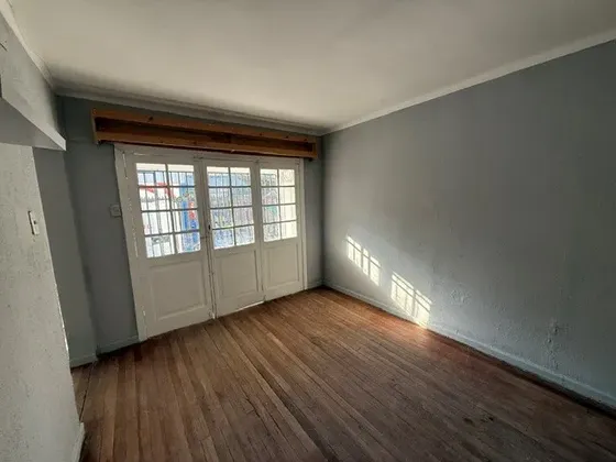 Casa Subdividida E Independiente, Se Arrienda 1 Piso