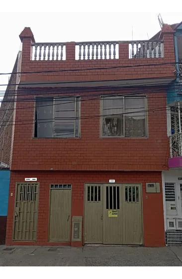 Se Vende Casa 3 Pisos Barrio 20 De Julio