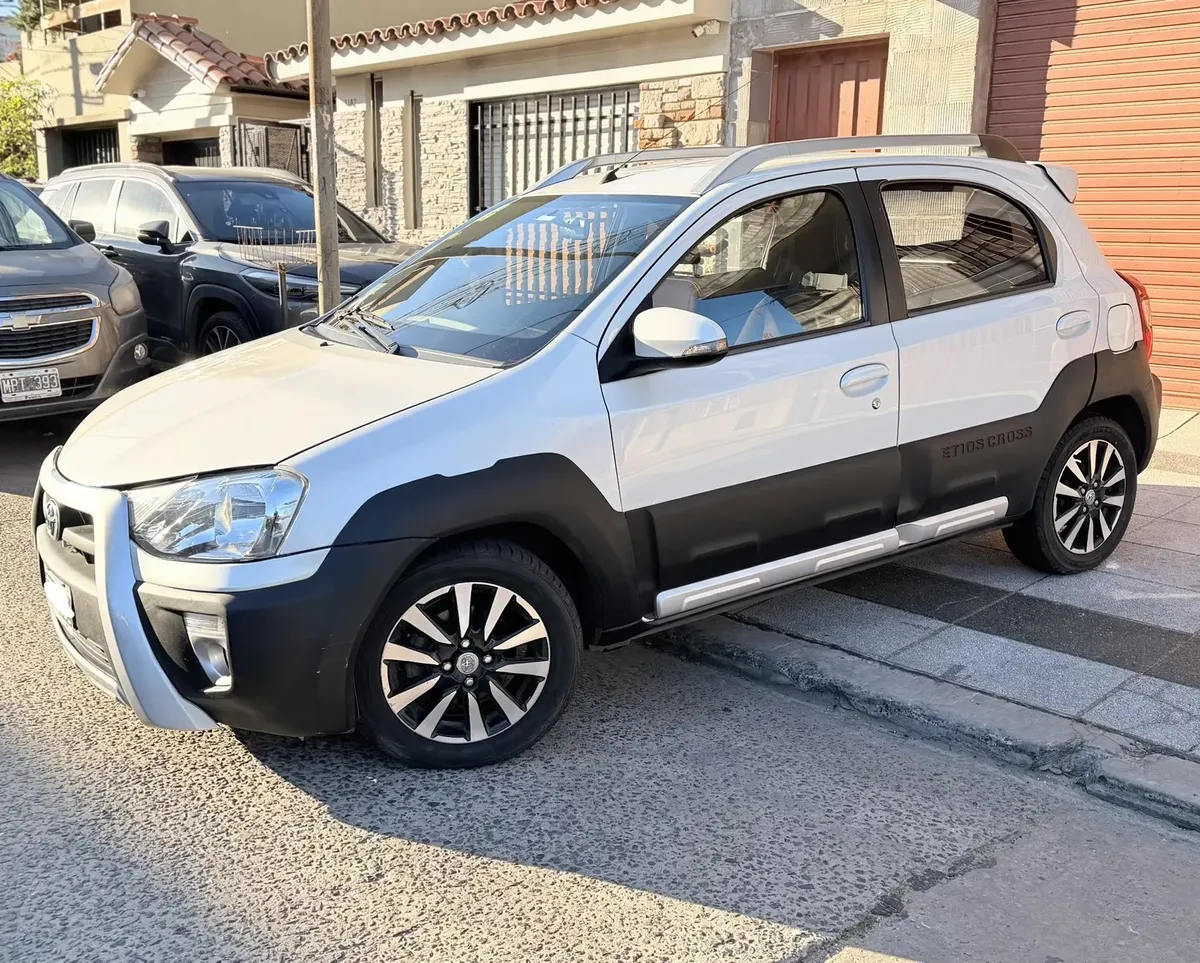 Toyota Etios Cross 1.5 Xls Mt