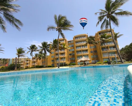 Moderno Y Exclusivo Apartamento En Terrazas De Cimarron Con Vista Y Salida Al Mar En Playa Parguito, Isla De Margarita