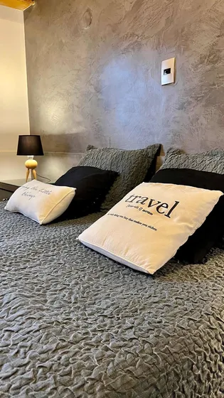 Chalet Ganesha . A Metros Del Lago Y  A 3 Cuadras Del Centro , 9 Personas/ 6 Ambientes/ Pileta/ Calefaccion