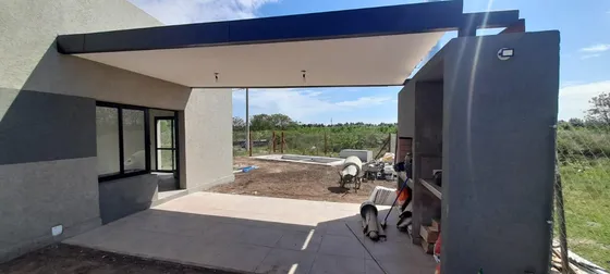 Barrio La Toscana Piñero  - Venta De Casa  De 1 Dormitorio