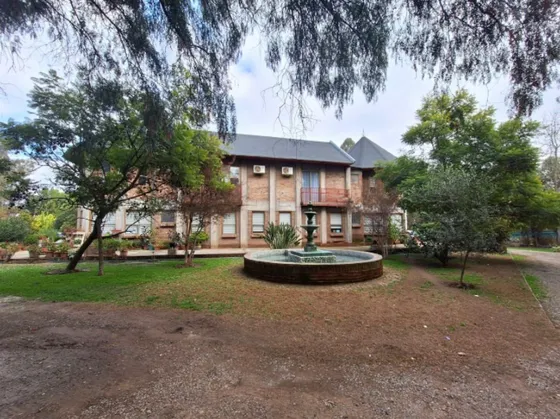 Casa En Venta De 8 Dorm. En Padre Hurtado Con Dos Casas
