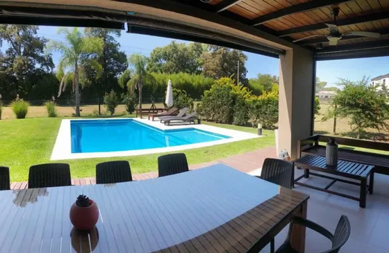 Venta - Gran Casa En Barrio Estancias Del Rio - Apto Crédito