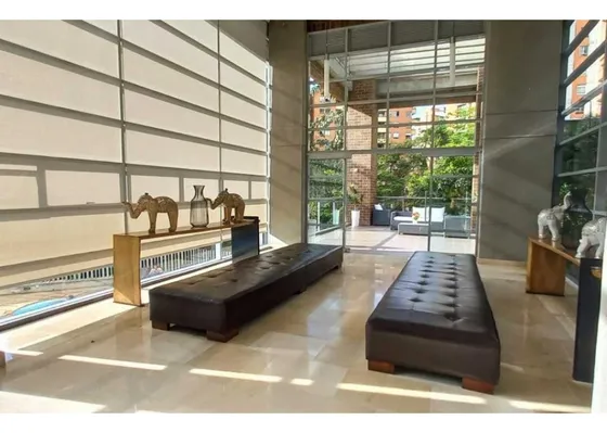 Se Vende Apartamento Amoblado En Urbanización Castropol  Medell