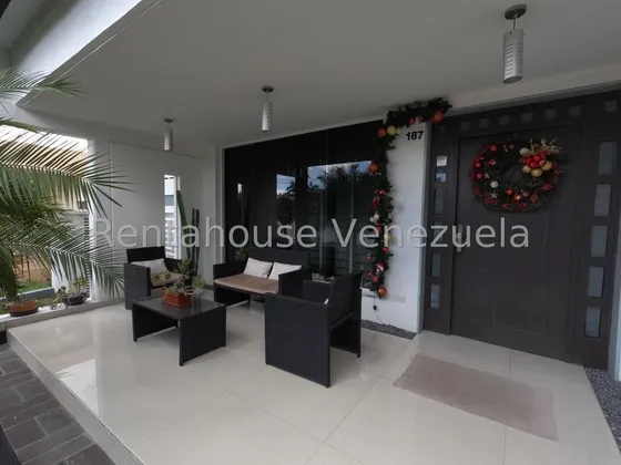 Dennymar, Vende Hermosa Casa Al Este De La Ciudad, Ofreciéndote Espacios Amplios Y Armónicamente Diseñados Con Excelentes Acabados Para Brindar Confort Y Seguridad En Un Solo Lugar B5569b 