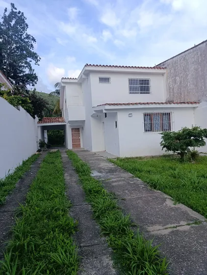 Casa En Alquiler En Naguanagua Grandisima Con Amplias Habitaciones (ch)